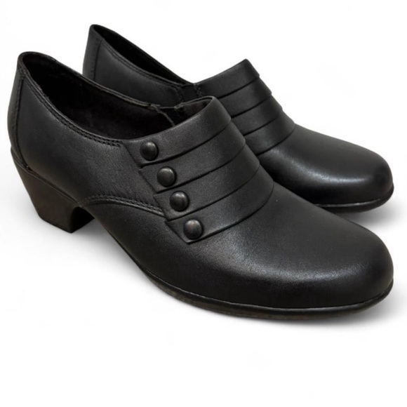 Clarks Shoes - Clark’s Bendables Black leather Ingalls Falls heeled booties shoes size 9.5